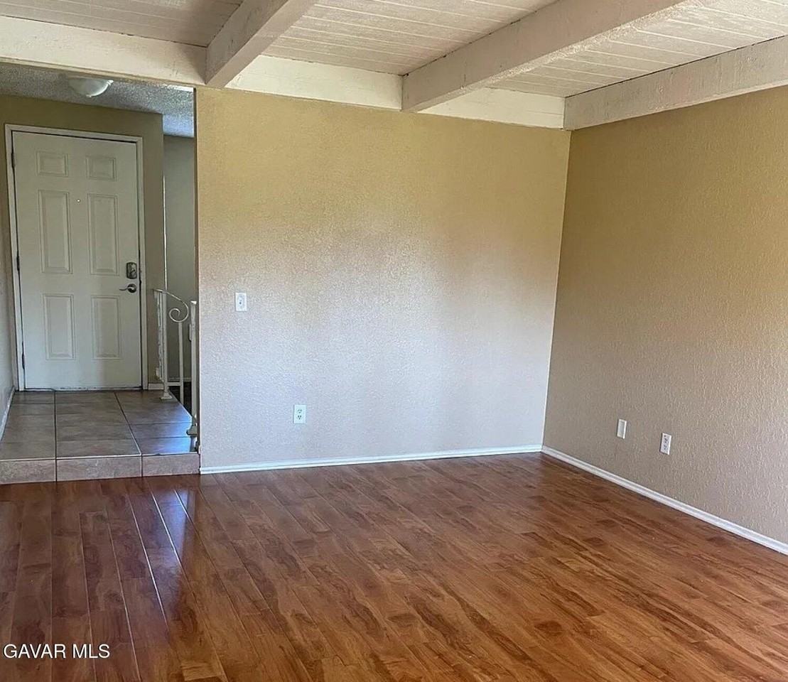 617 S Spruce Ave - Photo 6 of 9