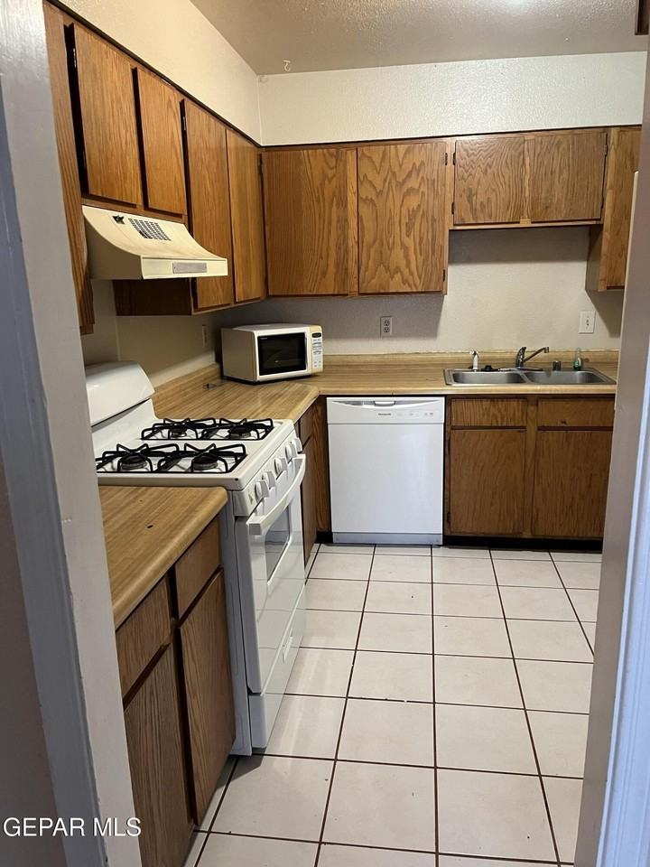 1586 Bengal Dr #F - Photo 6 of 9
