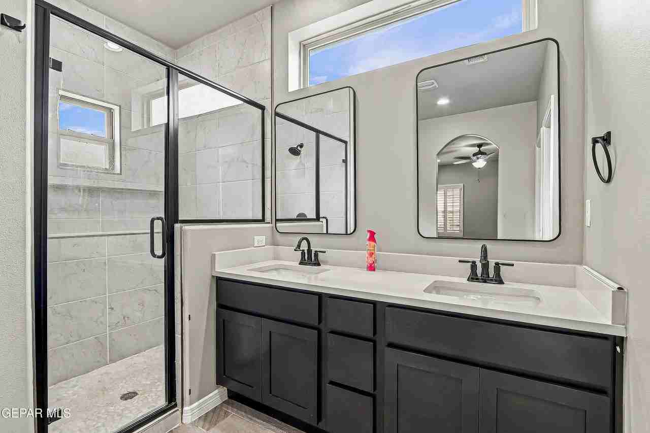 10748 Walden Pond St - Photo 7 of 31