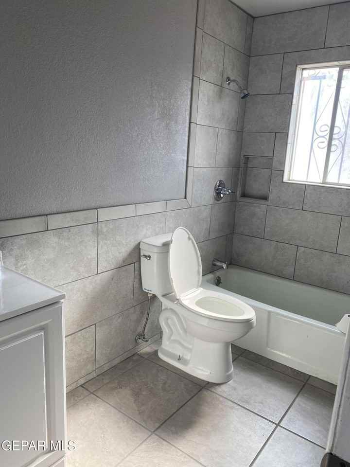 10801 Jack Fleck Dr - Photo 2 of 12