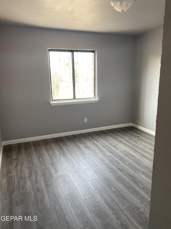 10801 Jack Fleck Dr - Photo 3 of 12