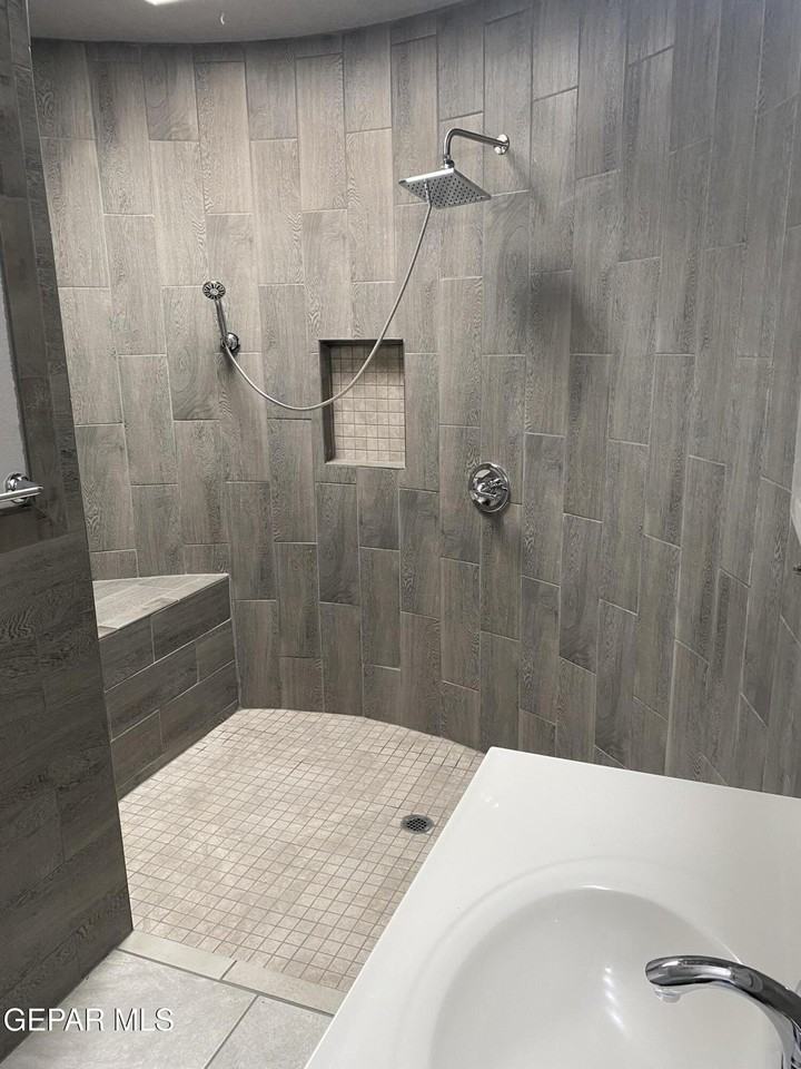 10801 Jack Fleck Dr - Photo 4 of 12