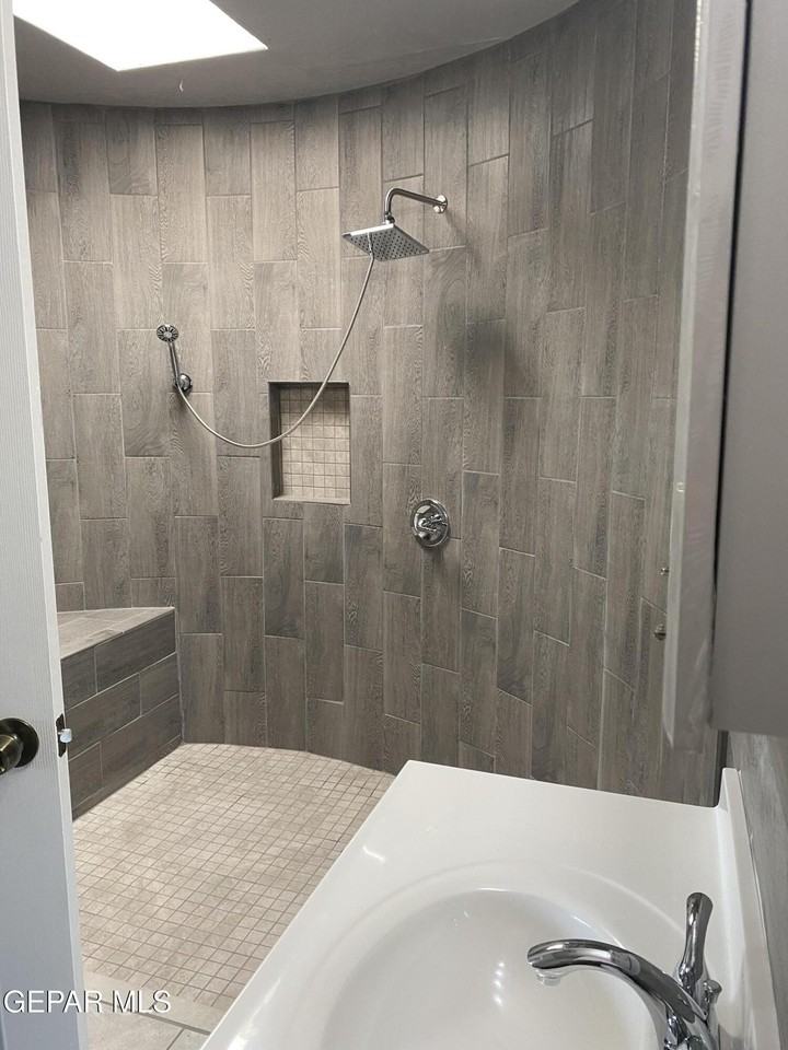 10801 Jack Fleck Dr - Photo 5 of 12