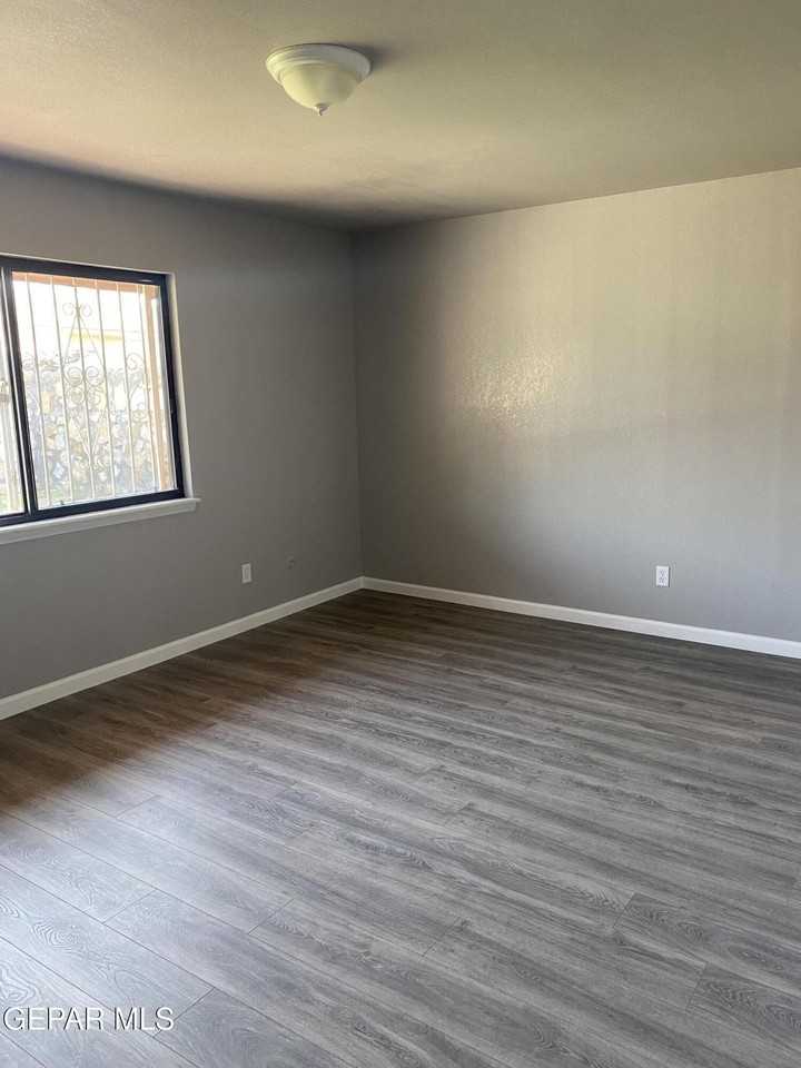 10801 Jack Fleck Dr - Photo 6 of 12