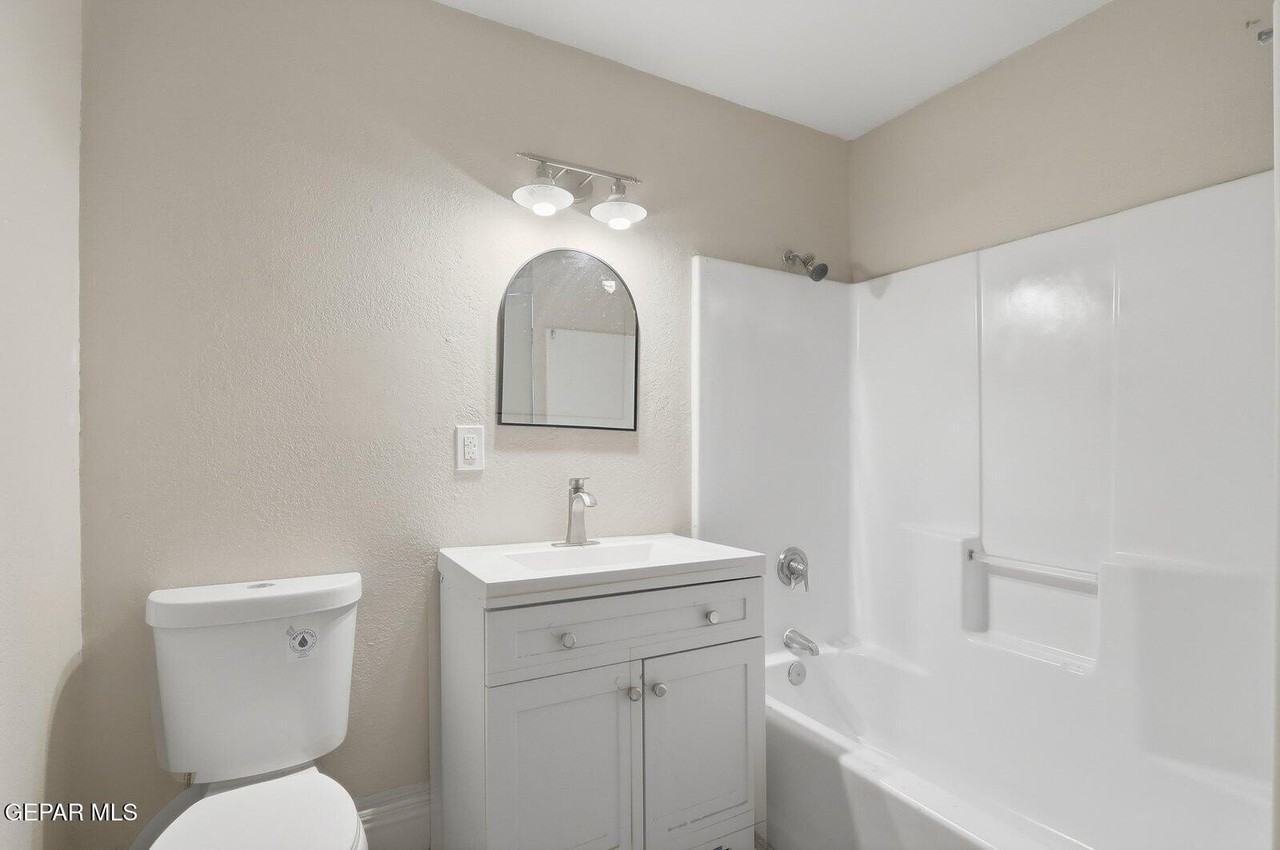 515 W Missouri Ave #3 - Photo 3 of 7