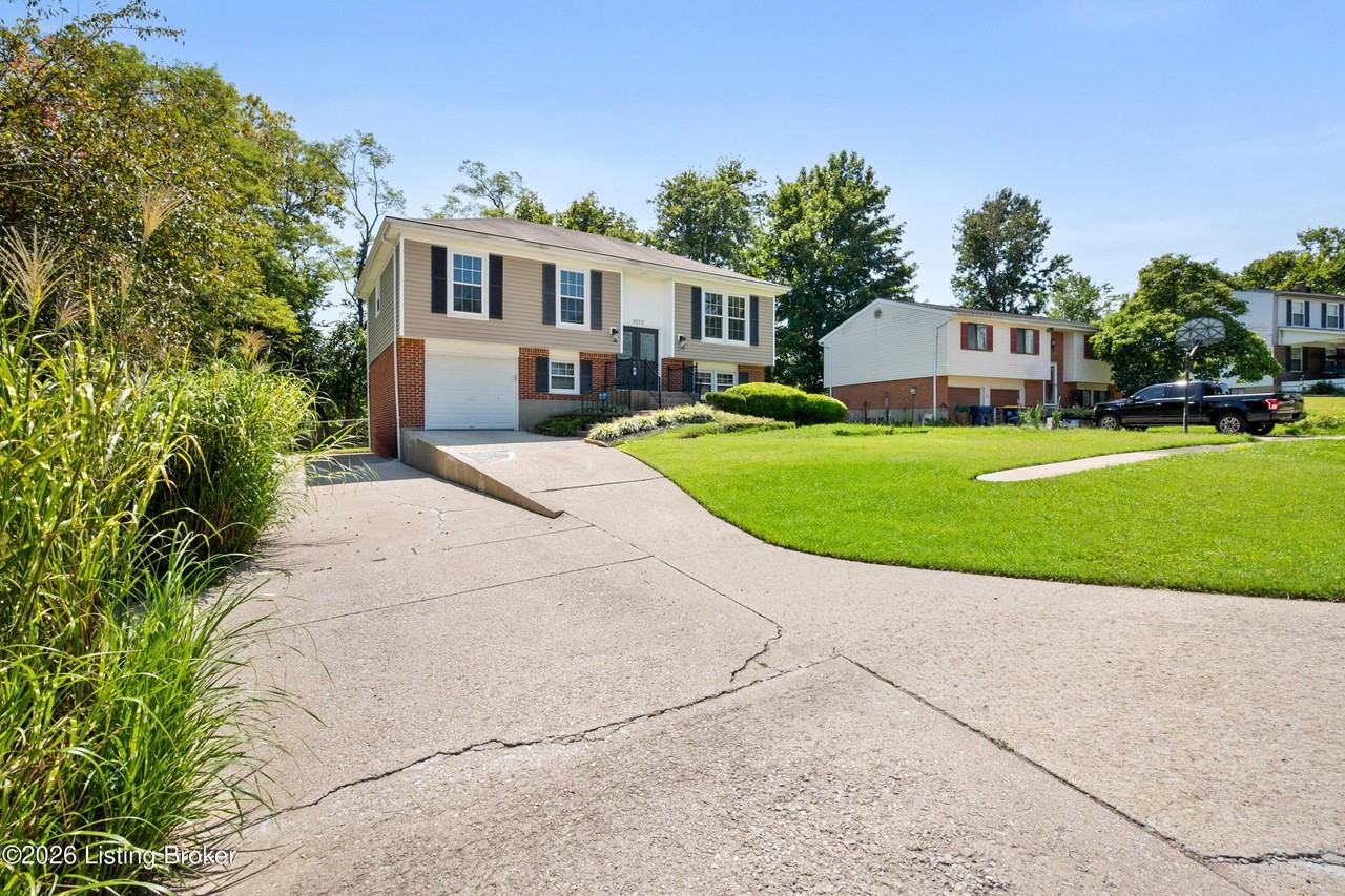 9212 Foxtail Ct - Photo 2 of 32