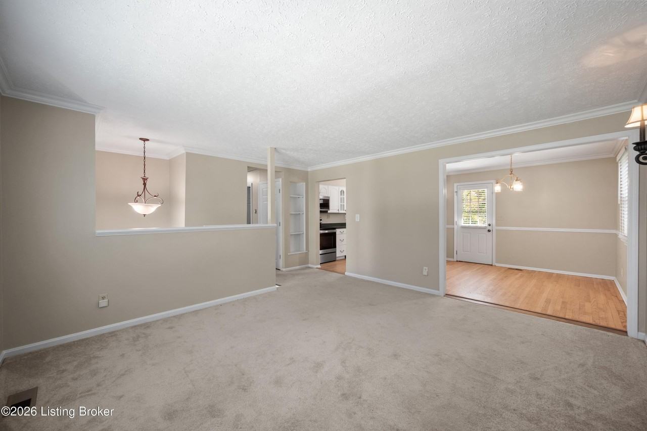 9212 Foxtail Ct - Photo 6 of 32
