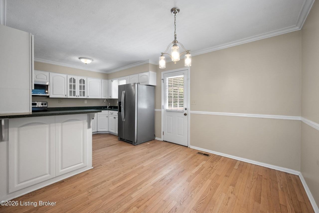 9212 Foxtail Ct - Photo 7 of 32
