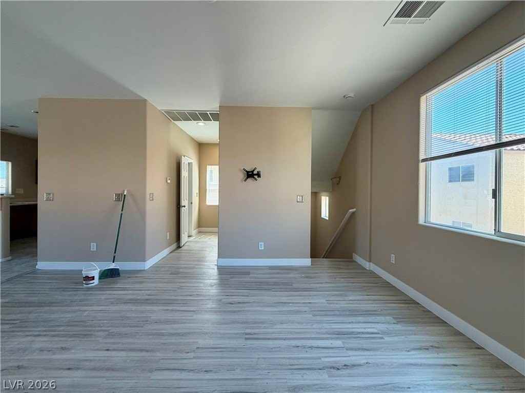 7929 Storyland St - Photo 6 of 24
