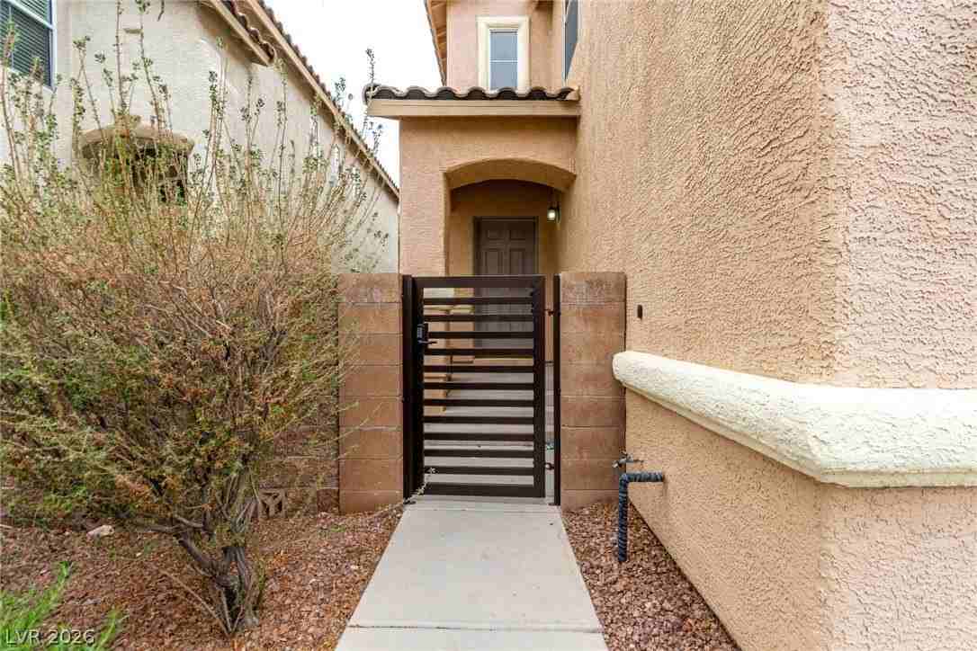 10622 Blue Larkspur Ct - Photo 5 of 48