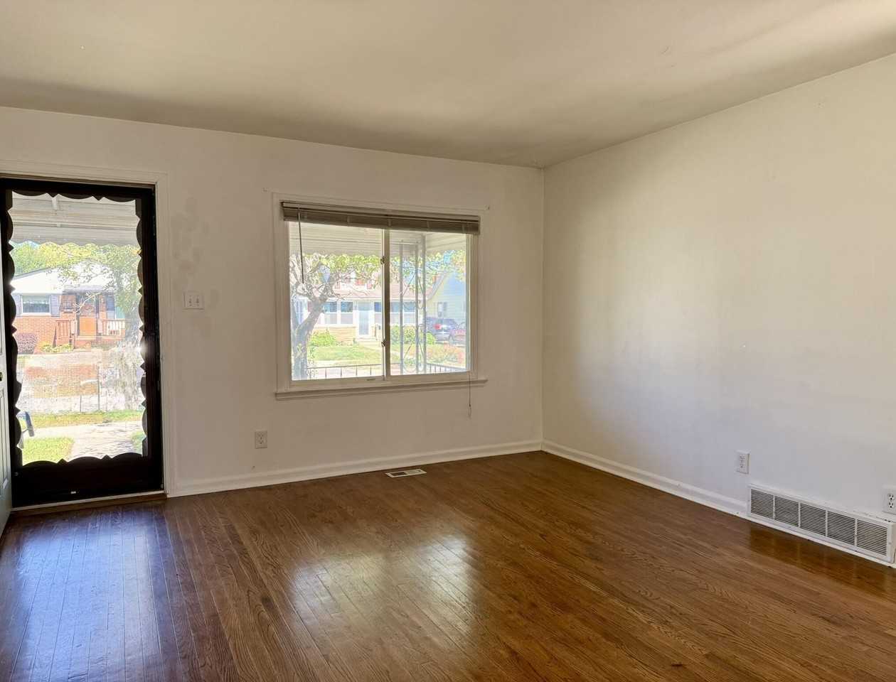2190 Sonoma St - Photo 4 of 26