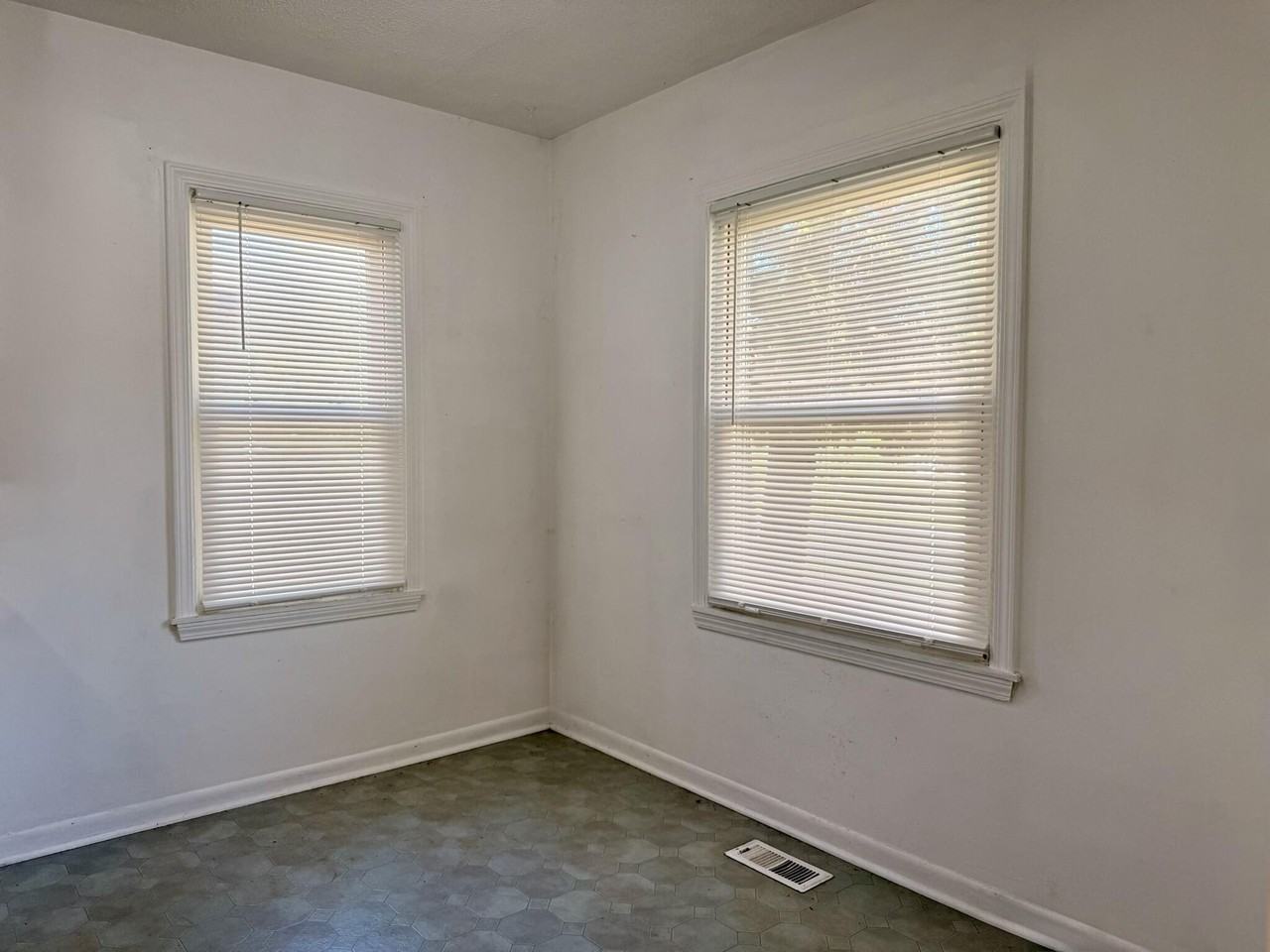 2190 Sonoma St - Photo 5 of 26