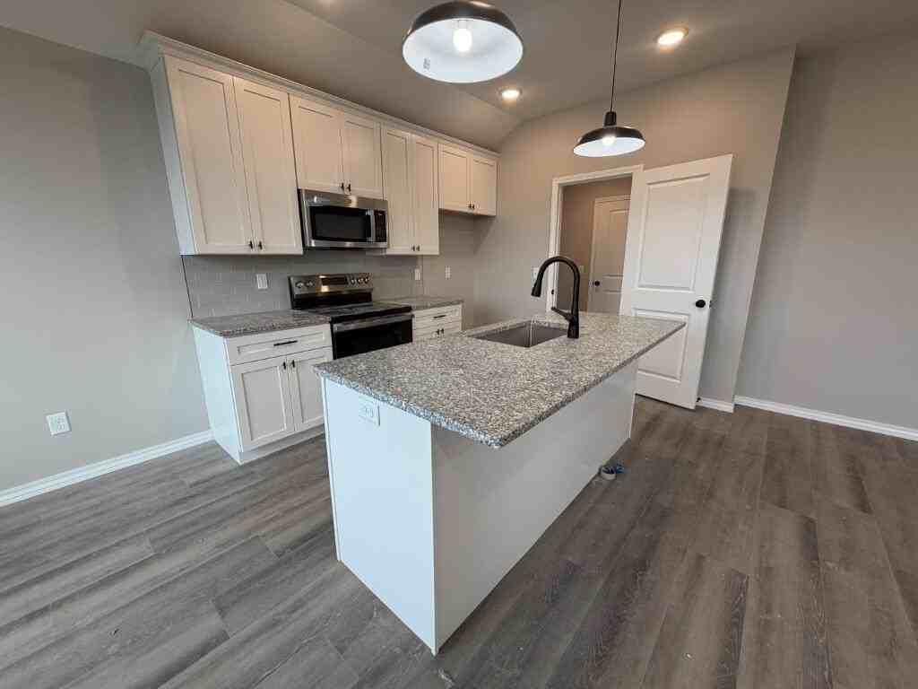 1183 Habersham St - Photo 4 of 17