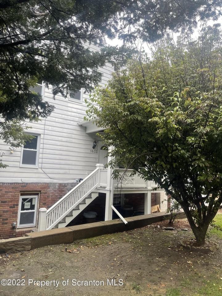 1833 S Webster Ave - Photo 2 of 17