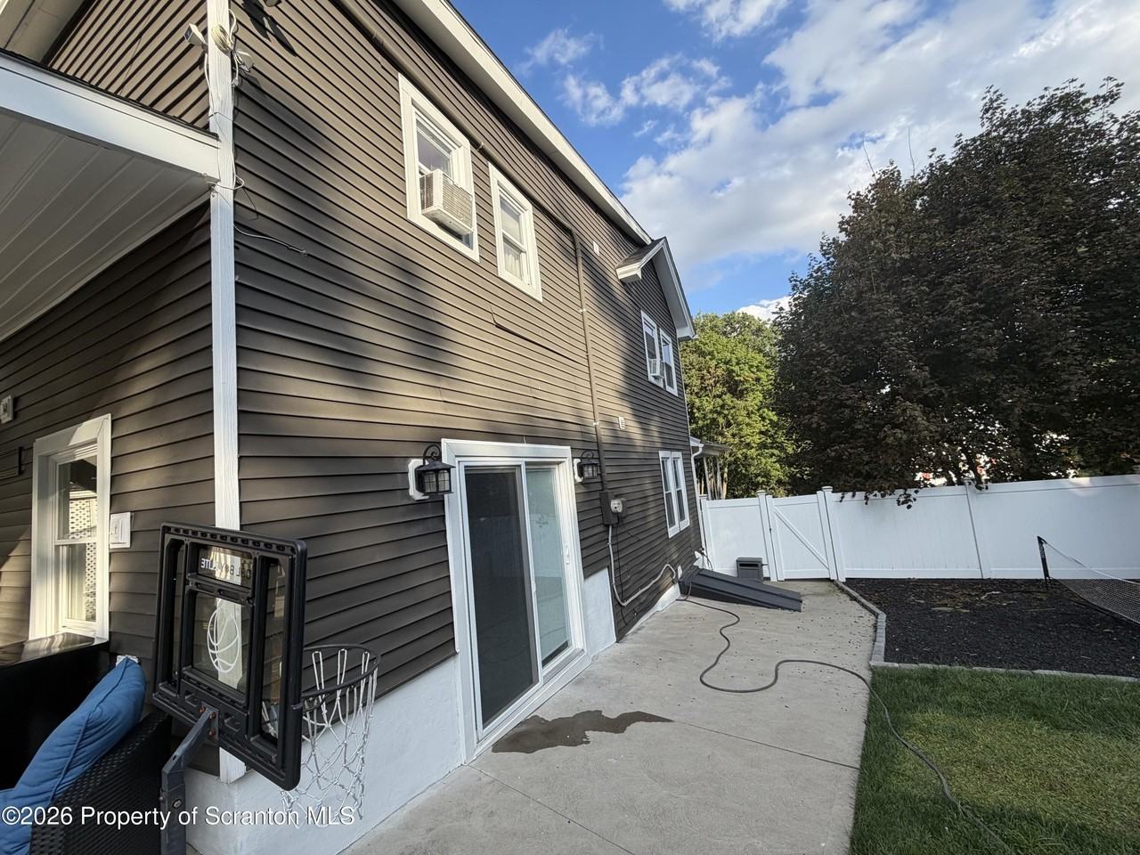513 N Garfield Ave - Photo 4 of 16