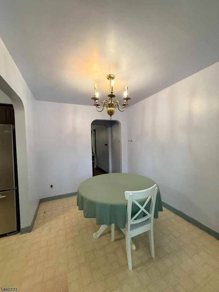 218 Pleasant Ave - Photo 4 of 23