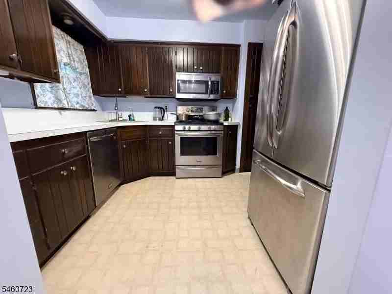 218 Pleasant Ave - Photo 5 of 23