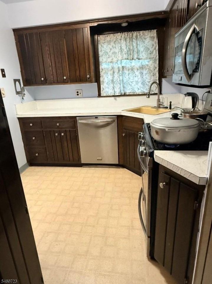 218 Pleasant Ave - Photo 7 of 23