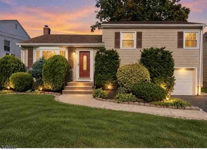 827 Savitt Pl - Photo 2 of 38