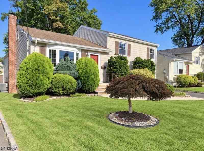 827 Savitt Pl - Photo 3 of 38