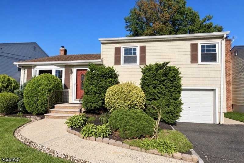827 Savitt Pl - Photo 4 of 38