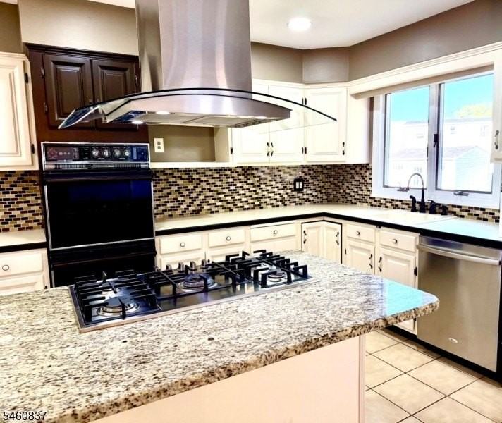 827 Savitt Pl - Photo 5 of 38