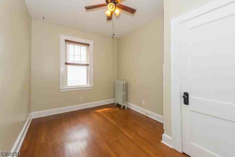 33 Glendale St - Photo 6 of 9