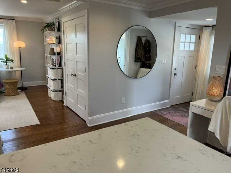 49 Park Ave Apt 3 - Photo 4 of 20