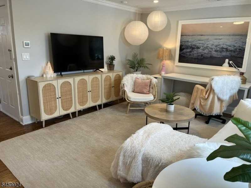 49 Park Ave Apt 3 - Photo 6 of 20