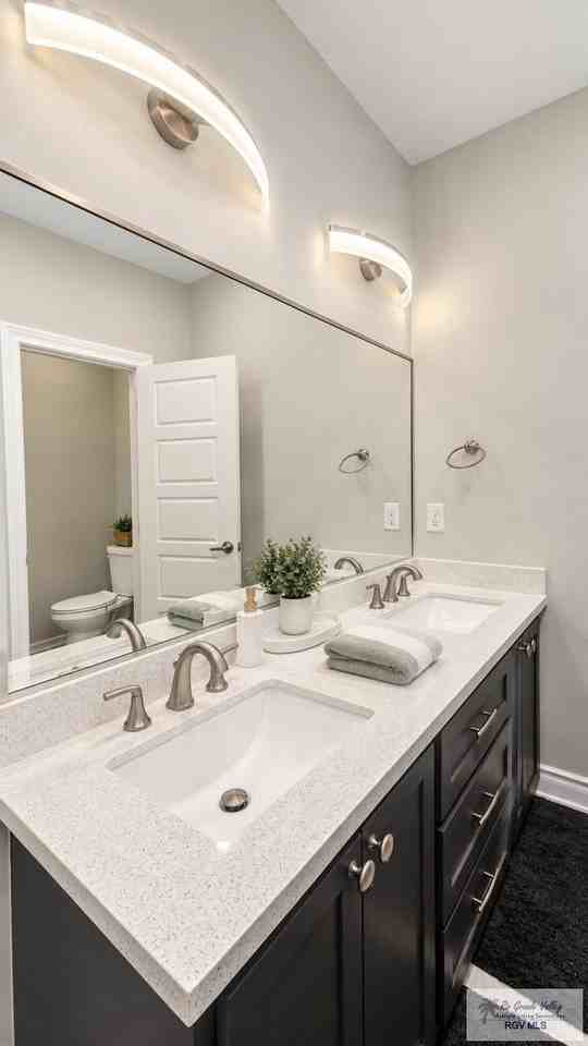 141 Empire Dr - Photo 3 of 10