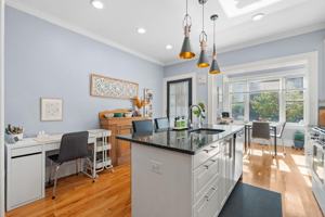 featured image of 2811 Summit Ave #2