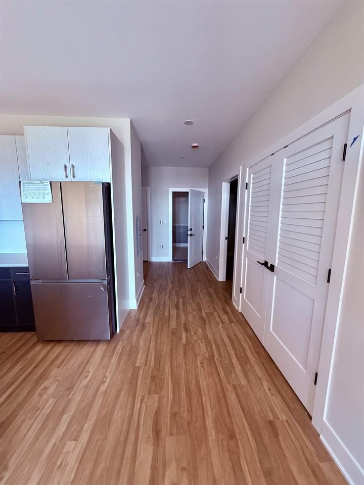 90 Avenue E - Photo 5 of 23