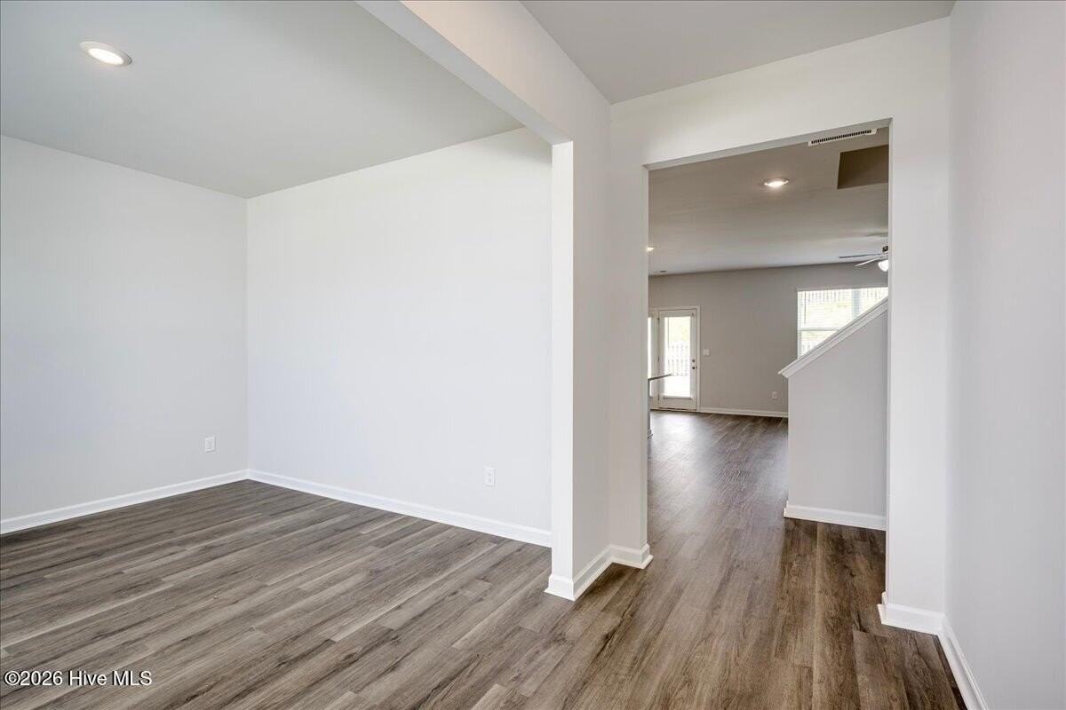 710 Hollis Ave - Photo 2 of 27