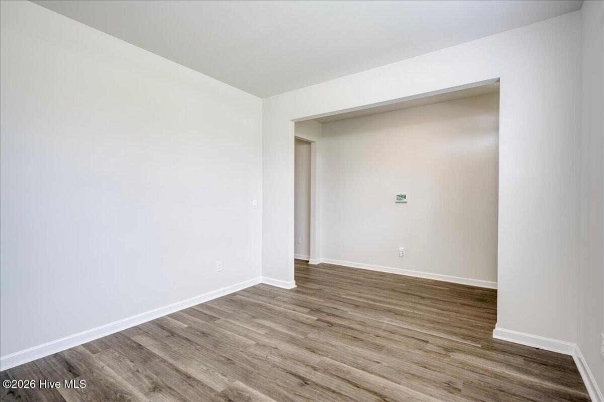 710 Hollis Ave - Photo 4 of 27