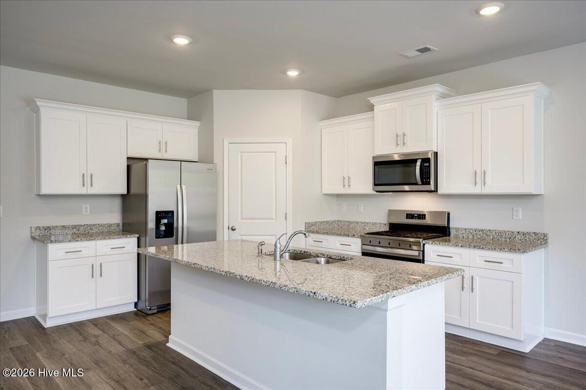 710 Hollis Ave - Photo 5 of 27