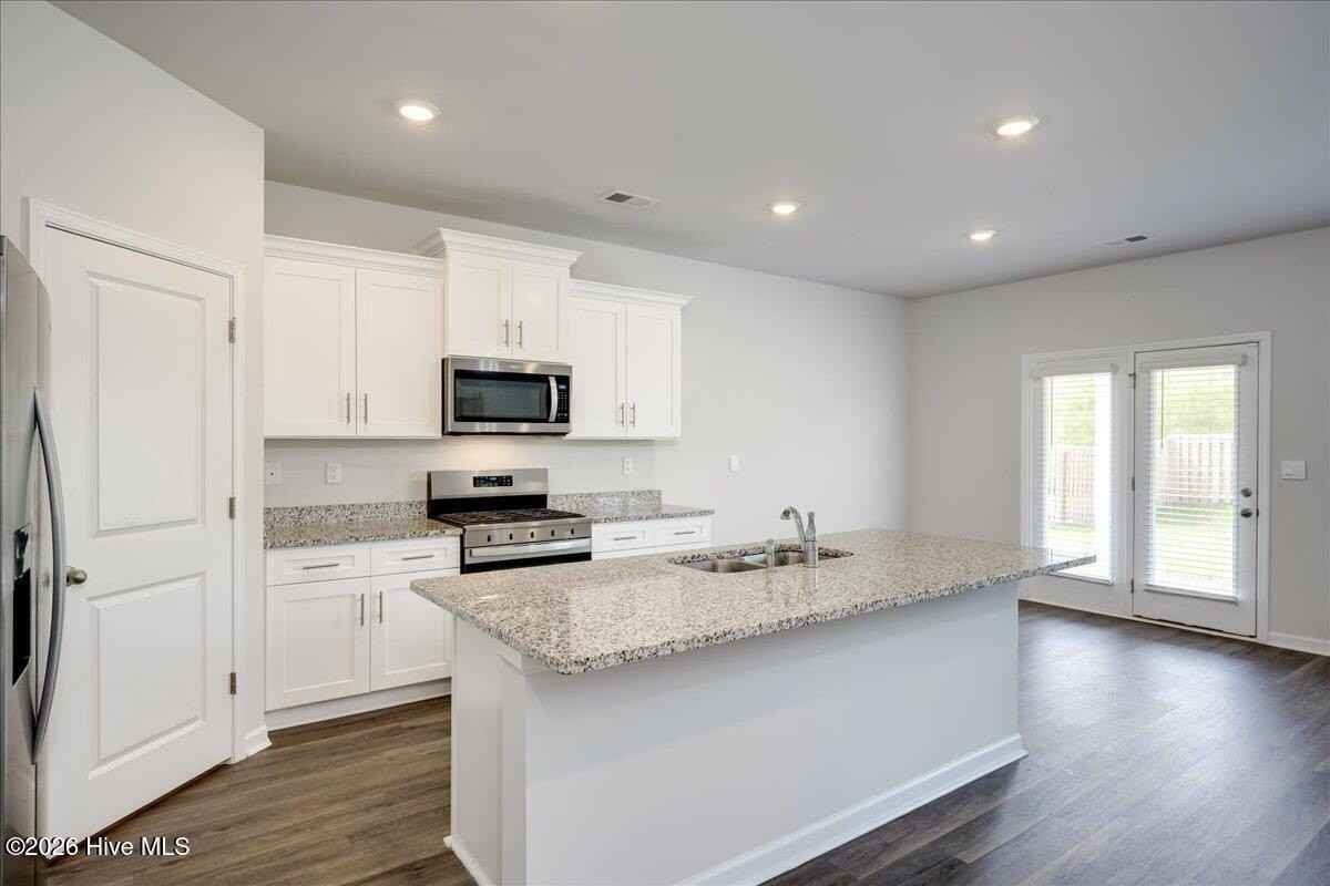 710 Hollis Ave - Photo 6 of 27