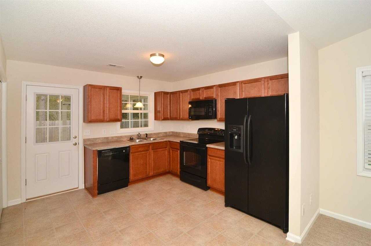 1404 Old Folkstone Rd #4 - Photo 6 of 28
