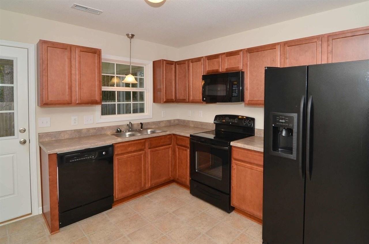 1404 Old Folkstone Rd #4 - Photo 7 of 28