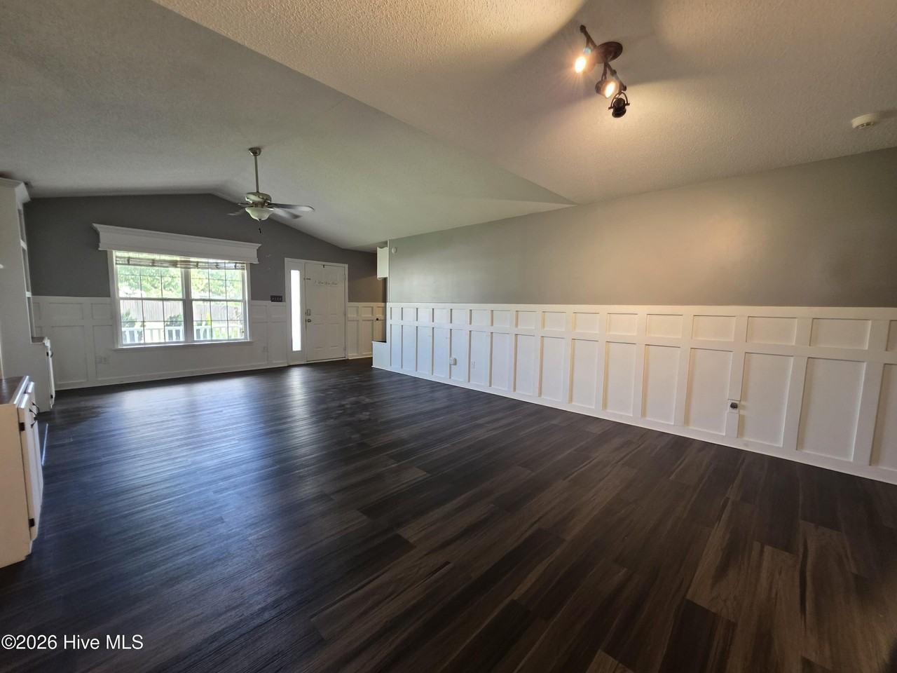 200 Flagstone Ln - Photo 4 of 30