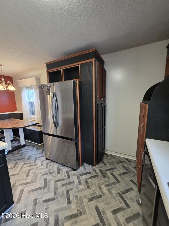 200 Flagstone Ln - Photo 7 of 30