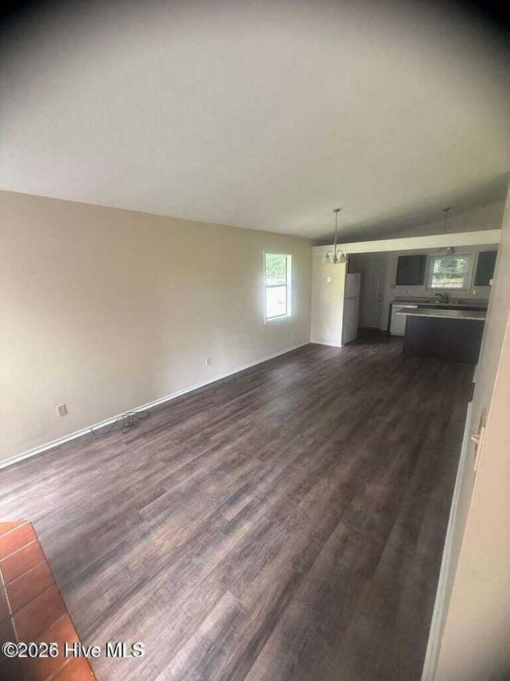 137 Twinwood Dr - Photo 2 of 9