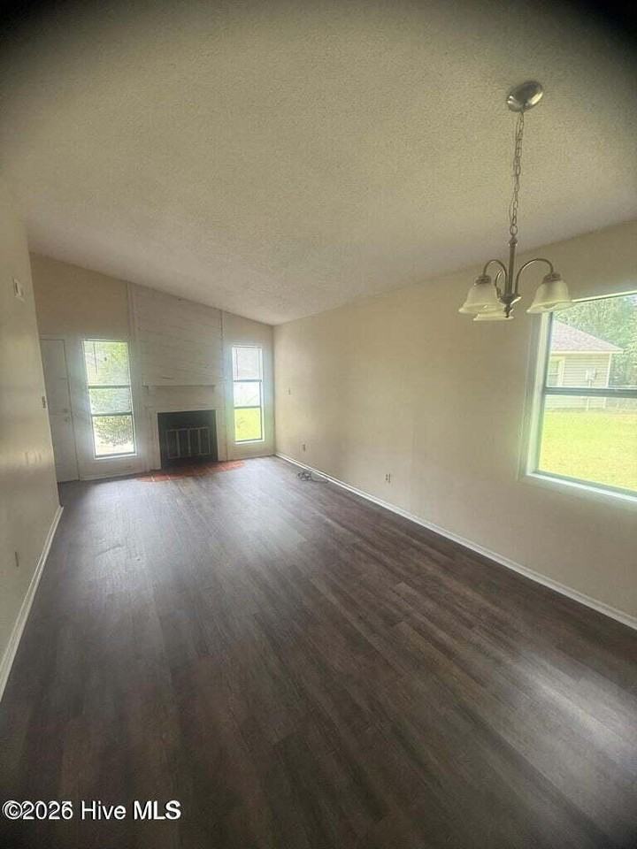 137 Twinwood Dr - Photo 3 of 9