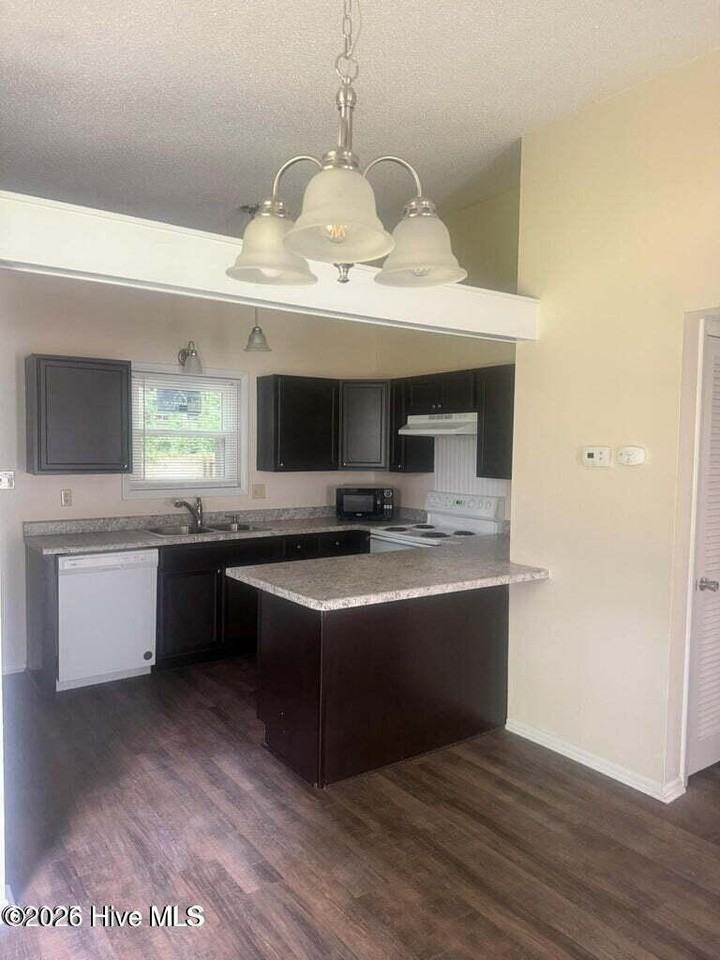137 Twinwood Dr - Photo 4 of 9