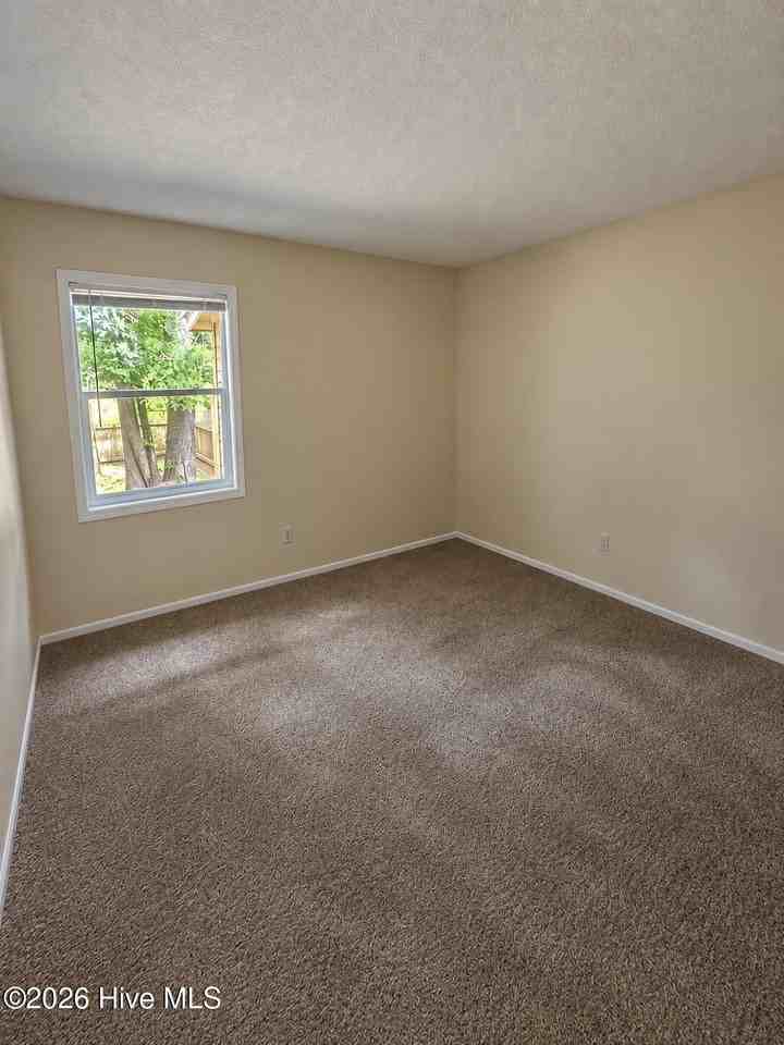 137 Twinwood Dr - Photo 7 of 9