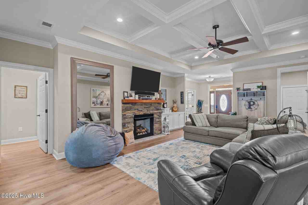 130 Heath Ct - Photo 7 of 50