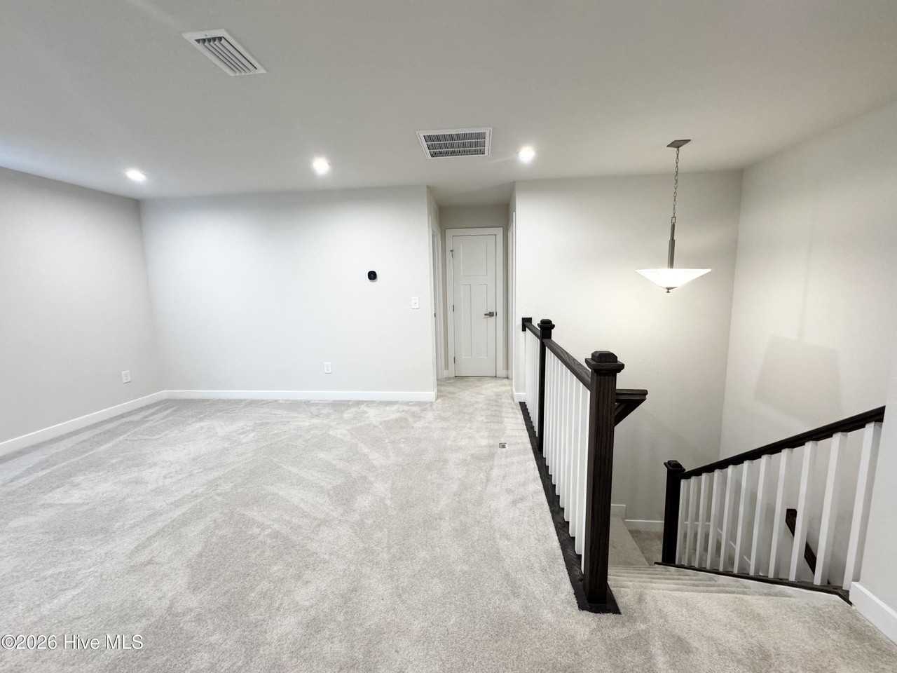 222 Pleasant Dr - Photo 5 of 16