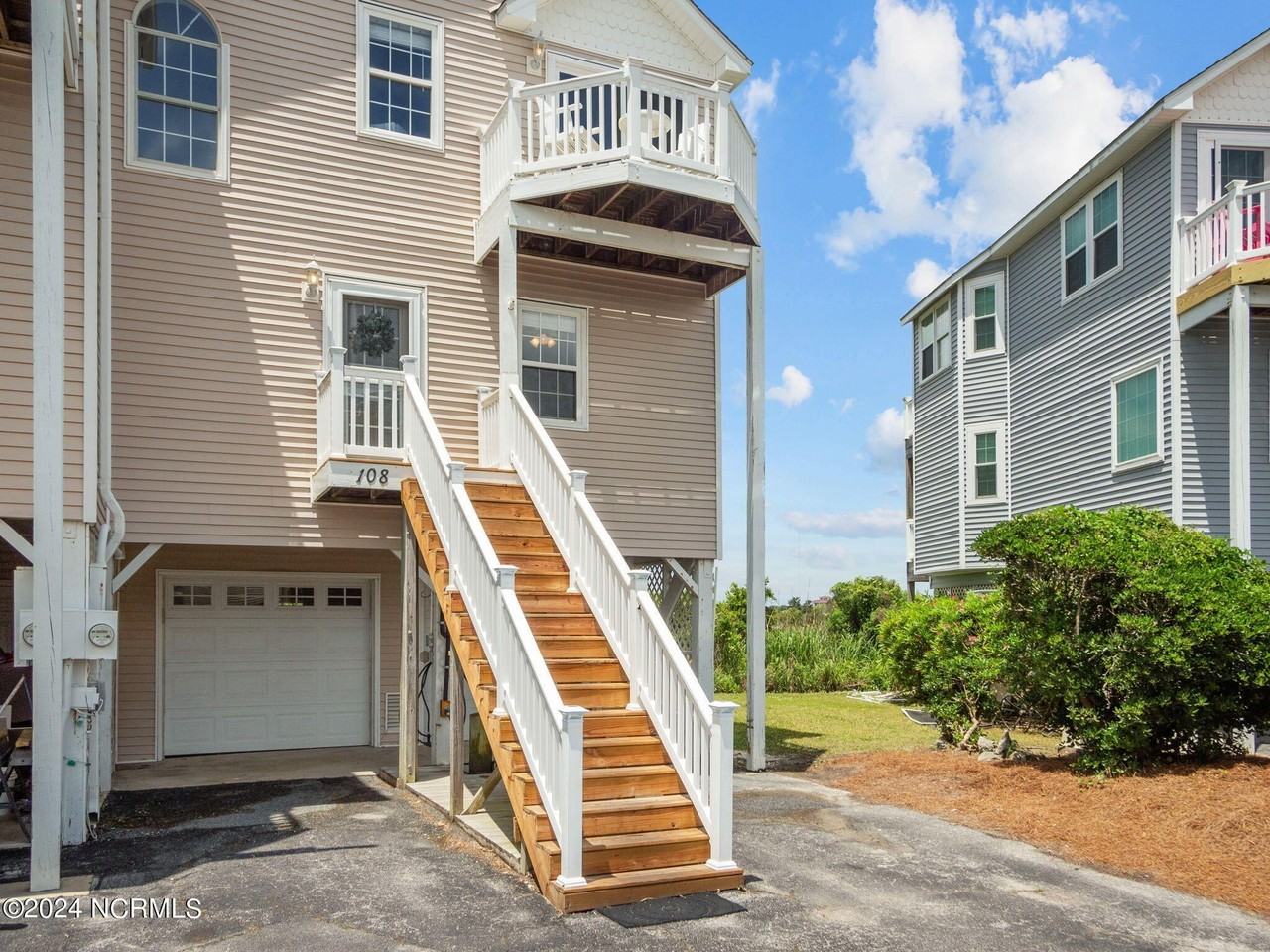 108 Calinda Cay Ct - Photo 2 of 46