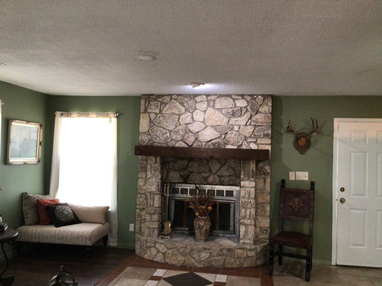 2410 Lakeview Ln - Photo 5 of 16