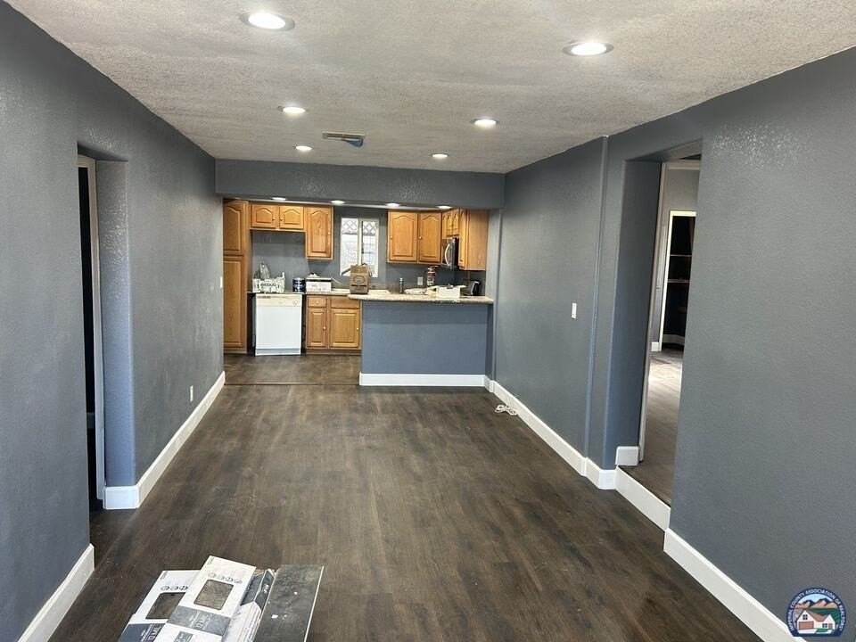 508 W 11th St - Photo 3 of 16