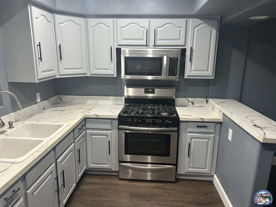 508 W 11th St - Photo 5 of 16